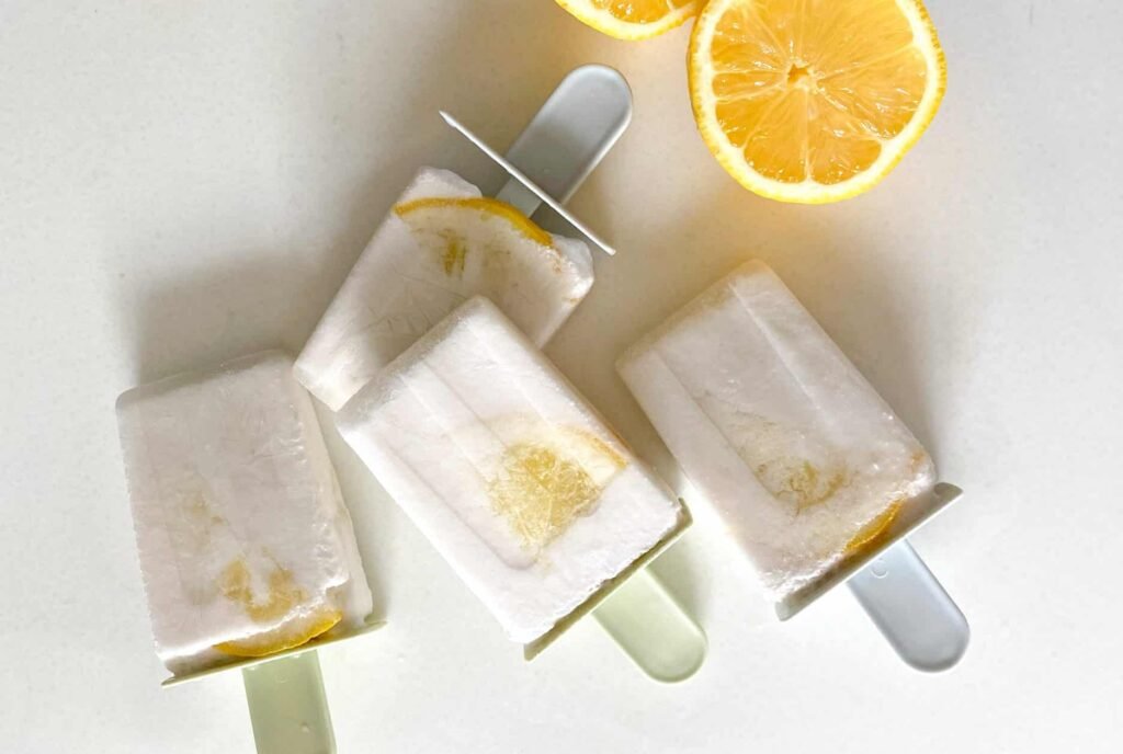 coconut lemonade popsicles with lemon slices 