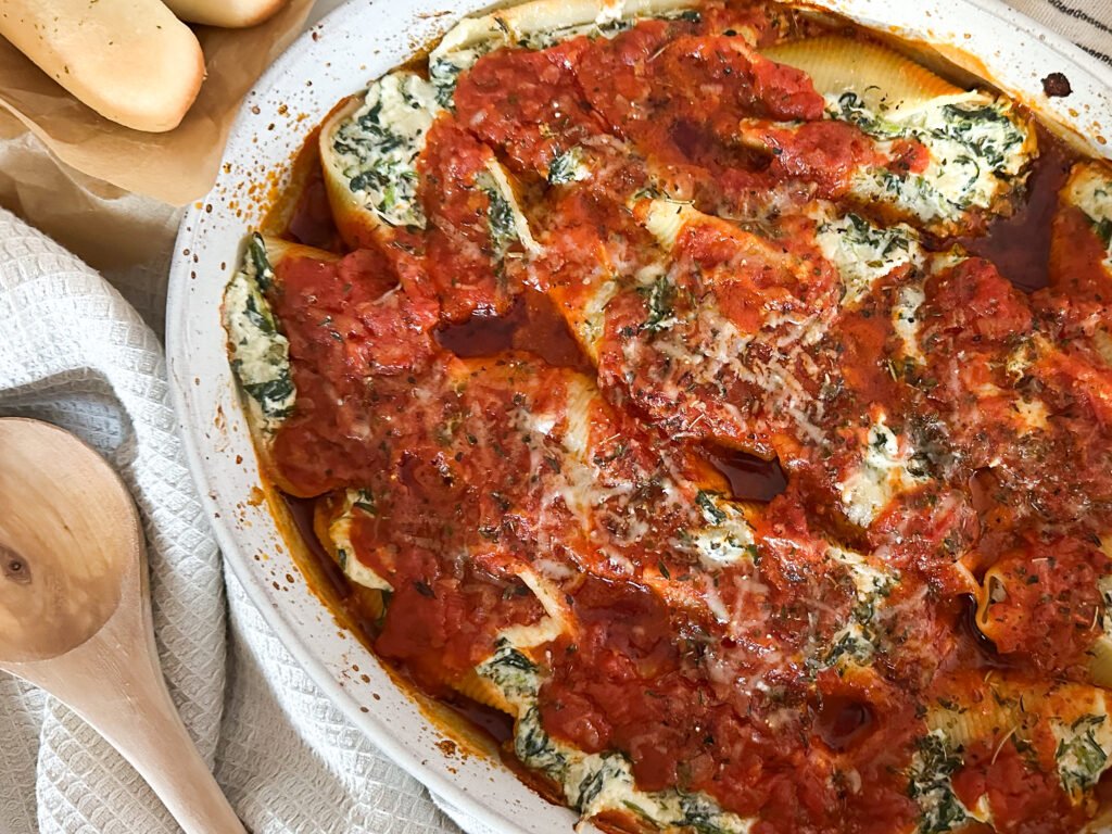 Spinach Stuffed Shells (in a spicy Arrabbiata Sauce)