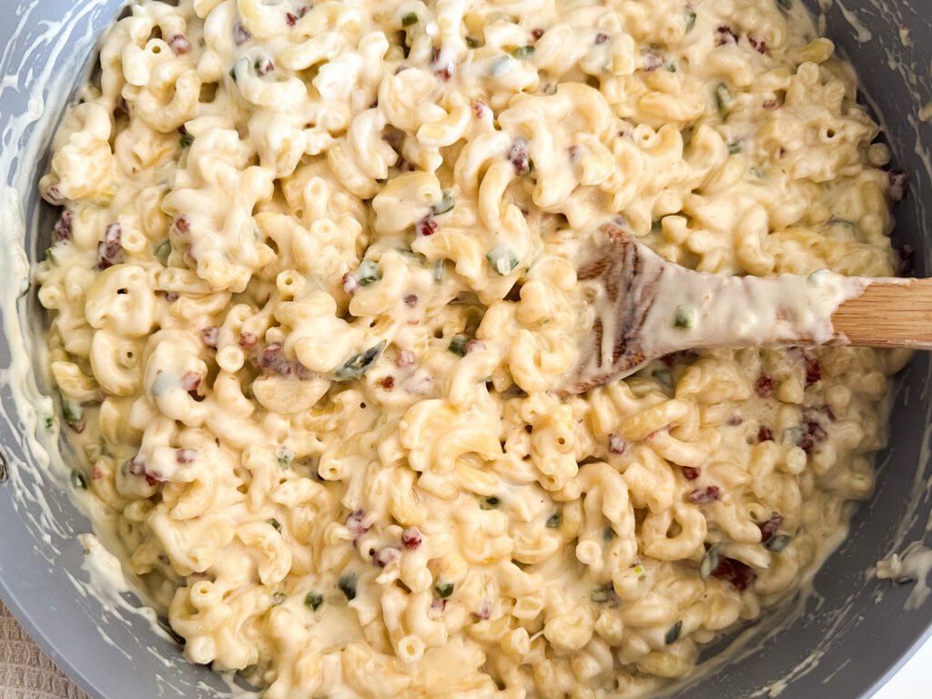 Creamy Jalapeño Popper Mac and Cheese