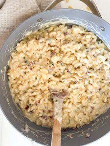 Jalapeño popper mac and cheese - stove top.